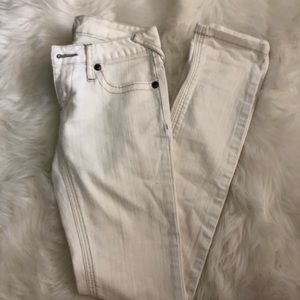 ✨FREE PEOPLE low rise white jeans size 24 ✨